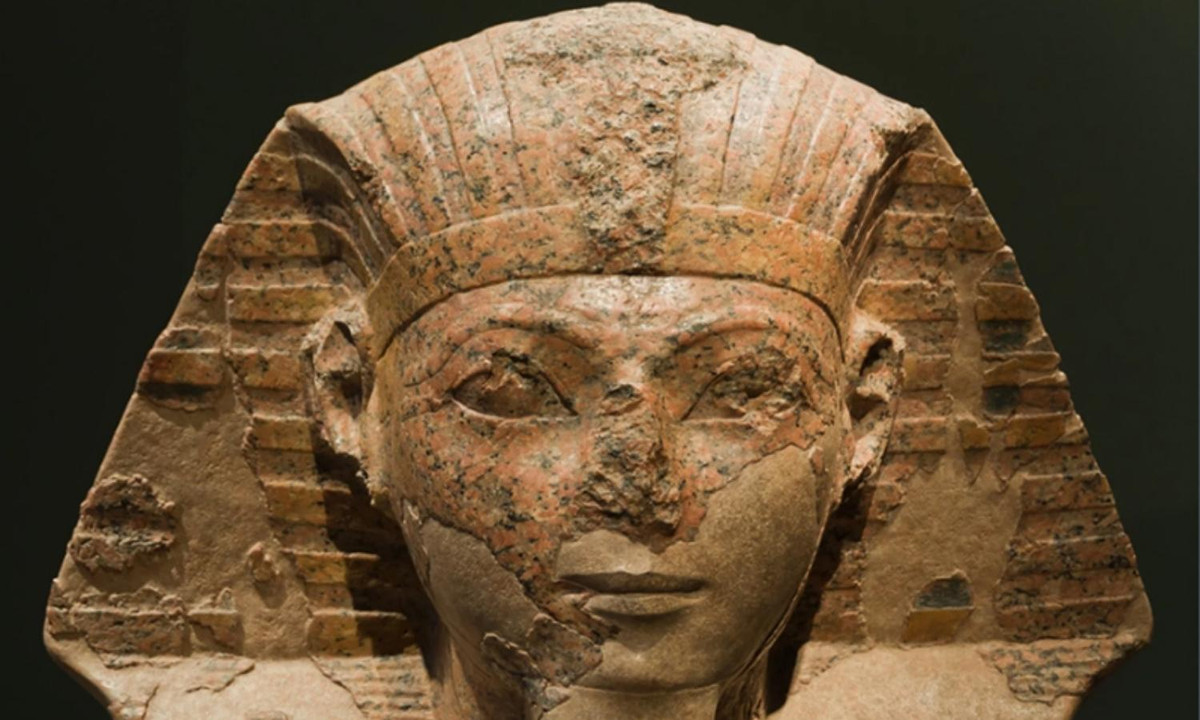 Bà là con gái của Pharaoh Amenemhat III. Sobekneferu là người trị vì cuối cùng của triều đại Trung Vương quốc. Sobekneferu xây dựng các công trình tại Herakleopolis Magna và tiếp tục xây dựng tổ hợp tang lễ của Amenemhat III. (Nguồn: Miguel Cabezón / Shutterstock) 