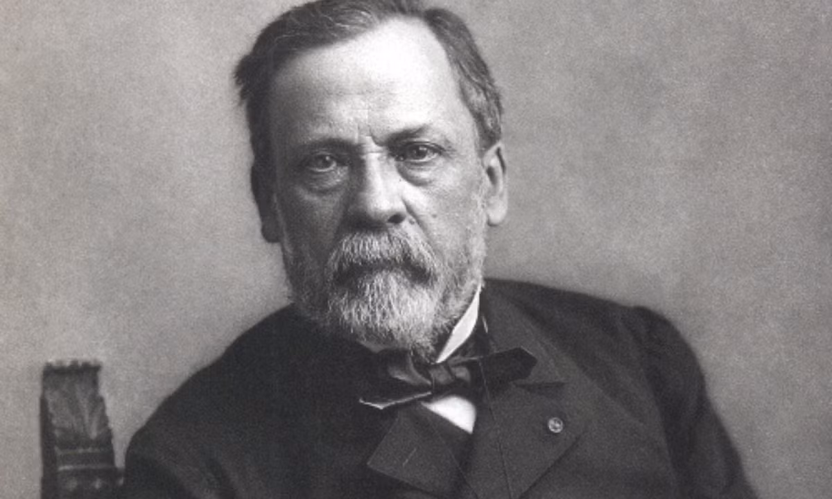 9. Louis Pasteur: nhà bác học nổi tiếng nước Pháp. Lĩnh vực của ông là vi sinh học. Nhà khoa học này có rất nhiều thành tựu khoa học liên quan tới nhiều các lĩnh vực khác nhau. Nhiều ngôi làng và đường phố trên thế giới mang tên ông. (Nguồn: Internet) 