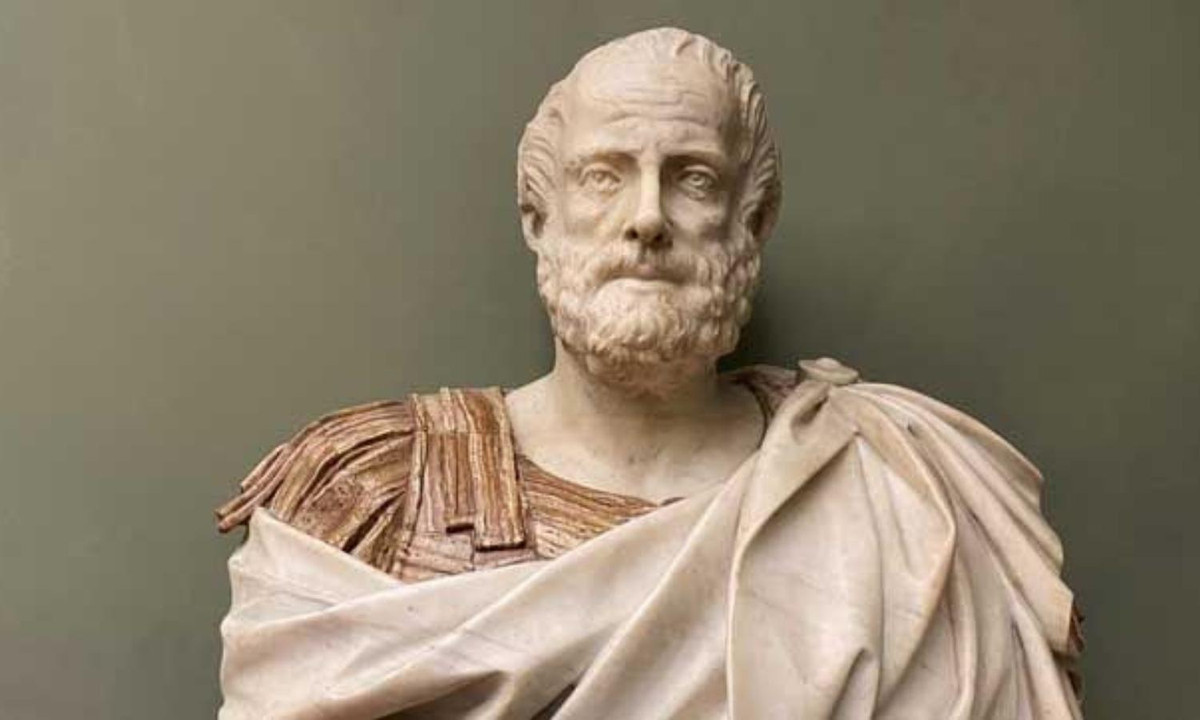 5. Aristotle: nhà khoa học Hy lạp cổ đại Aristole. Thời ấy, ông là trụ cột của văn minh Hy Lạp cổ đại liên kết Platon và Socrates. Lĩnh vực nghiên cứu của ông cũng được trải dài từ vật lý học, siêu hình tới cả những vấn đề như thơ văn, kịch nghệ,.. (Nguồn: Saigon Books)