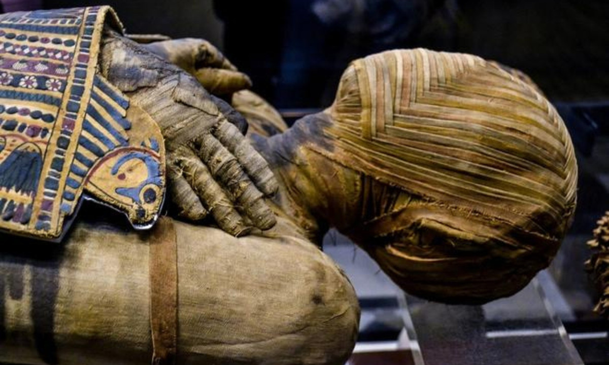 Ngày nay, các nhà khảo cổ học và các chuyên gia đã sử dụng tia X để nghiên cứu xác ướp Ai Cập cổ đại đều cảm thấy ngạc nhiên khi phát hiện ra rằng các dây thần kinh, mạch máu ở các lớp móng... gần như vẫn còn nguyên vẹn.