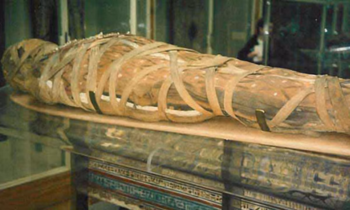 Sau đó khoảng 600 năm sau, suy nghĩ này thay đổi, người thường cũng đã được phép ướp xác và đặt đồ quý giá vào lăng mộ của riêng mình.