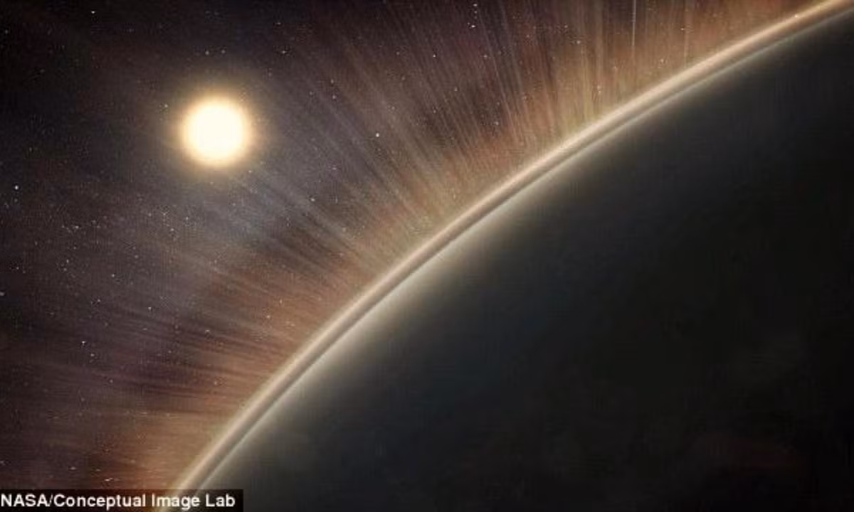 Nguyên nhân khiến sao Kim là hành tinh duy nhất ngược chiều kim đồng hồ dẫn đến tốc độ chậm chạp là do bầu khí quyển dày đặc của Kim Tinh. (Nguồn: Kênh 14)