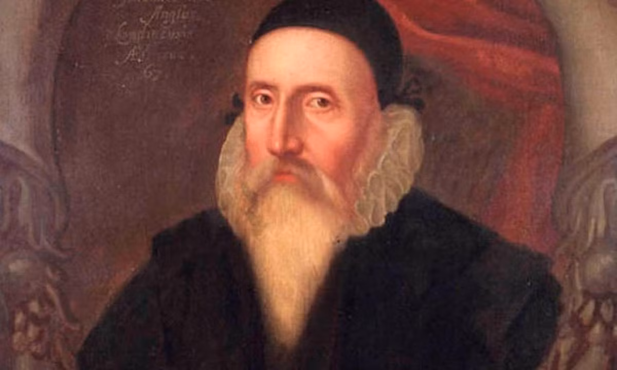 2. Cuốn sách Soyga: nhà toán học John Dee là một người đặt niềm tin vững chắc vào cả khoa học và sự huyền bí. Ông đã tích lũy một lượng lớn kiến thức từ thư viện lớn nhất ở London, nhưng cuốn sách ẩn danh mà ông chú ý nhất chính là cuốn sách Soyga. (Nguồn: bbc.com)