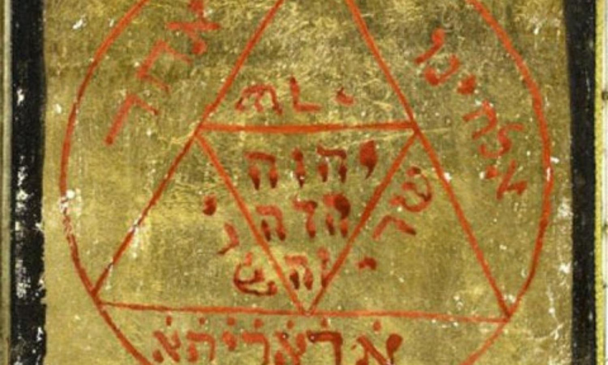 5. Câu chuyện về những cô gái Vivian: suốt thời gian Henry Darger làm công việc của một người gác cổng ở trung tâm thành phố Chicago, không ai biết rằng ông đang bí mật viết một trong những cuốn truyện kỳ lạ và phức tạp nhất mọi thời đại. (Nguồn: DanViet)