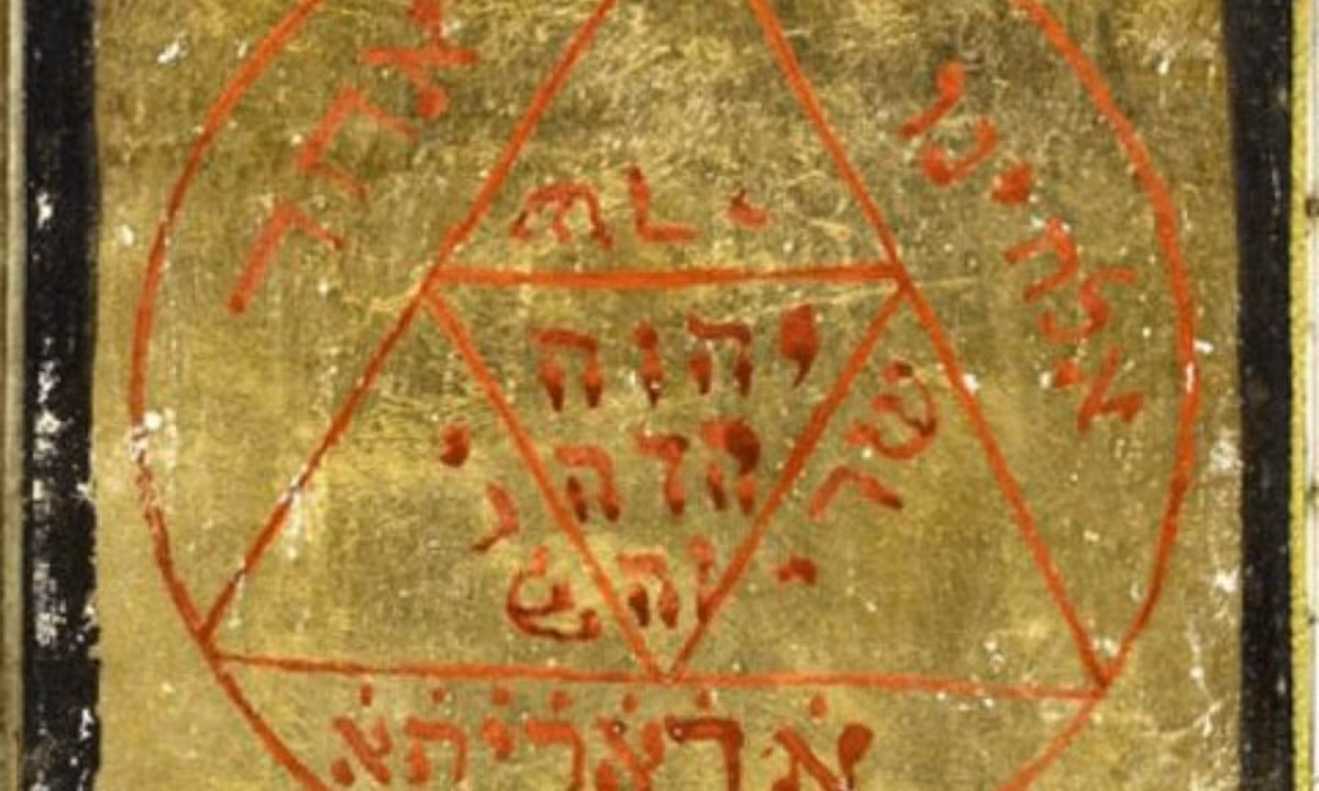 5. Câu chuyện về những cô gái Vivian: suốt thời gian Henry Darger làm công việc của một người gác cổng ở trung tâm thành phố Chicago, không ai biết rằng ông đang bí mật viết một trong những cuốn truyện kỳ lạ và phức tạp nhất mọi thời đại. (Nguồn: DanViet)