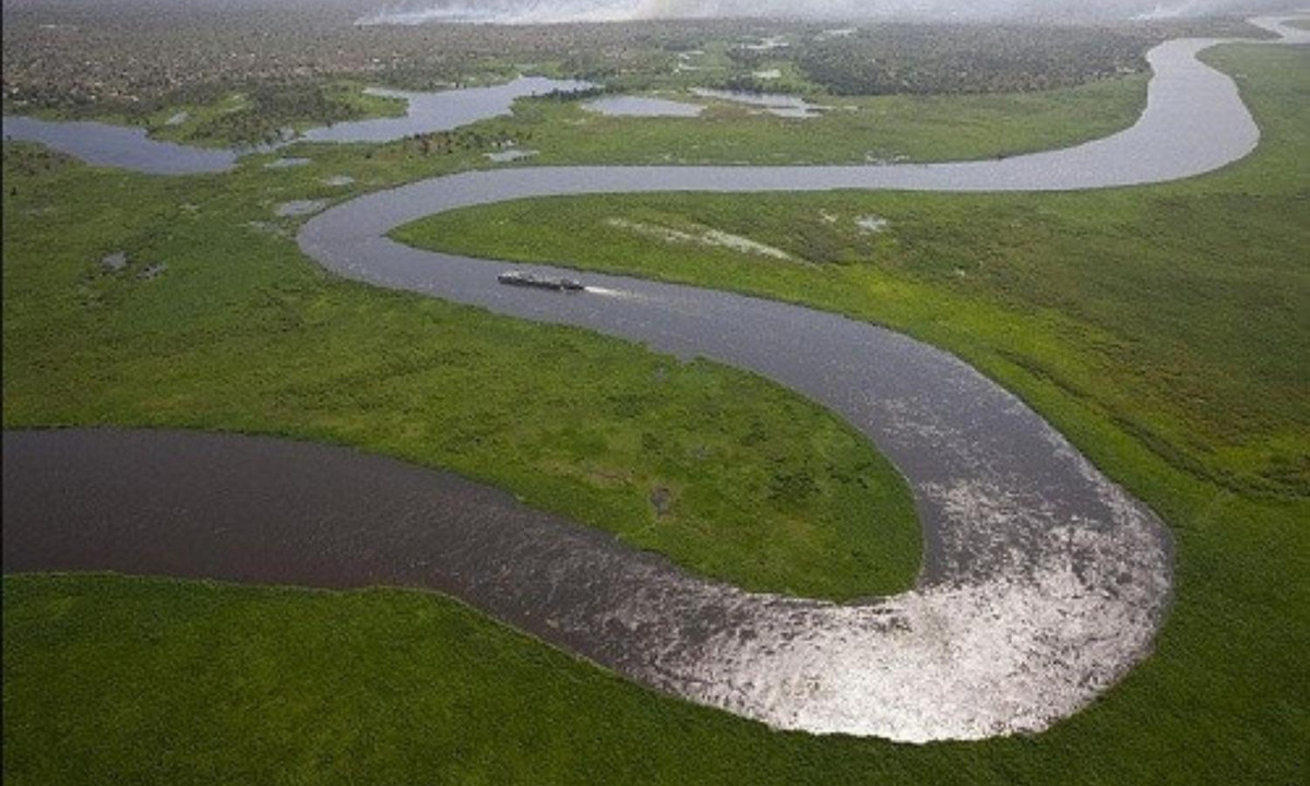 Cũng chính nhờ Osiris đưa nước sông Nile dâng cao qua hai bên bờ sông chảy, tưới ướt khắp vùng đất Ai Cập khô cằn. (Nguồn: Stemup.app)