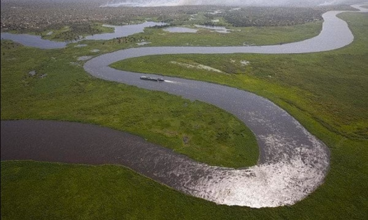 Cũng chính nhờ Osiris đưa nước sông Nile dâng cao qua hai bên bờ sông chảy, tưới ướt khắp vùng đất Ai Cập khô cằn. (Nguồn: Stemup.app)