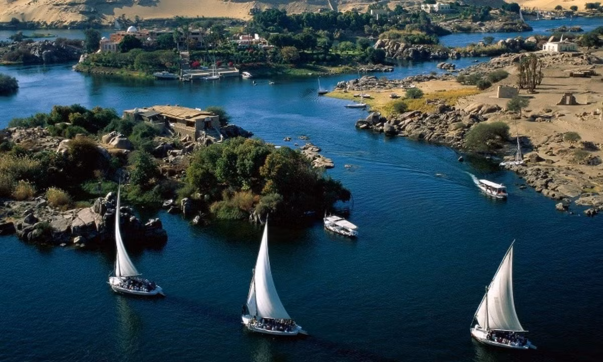 Lúc đầu, sông Nile có tên là Nahal, sau đổi lại thành Neilos (Nile), có nghĩa là “dòng sông thung lũng”. (Nguồn: redsvn.net) 