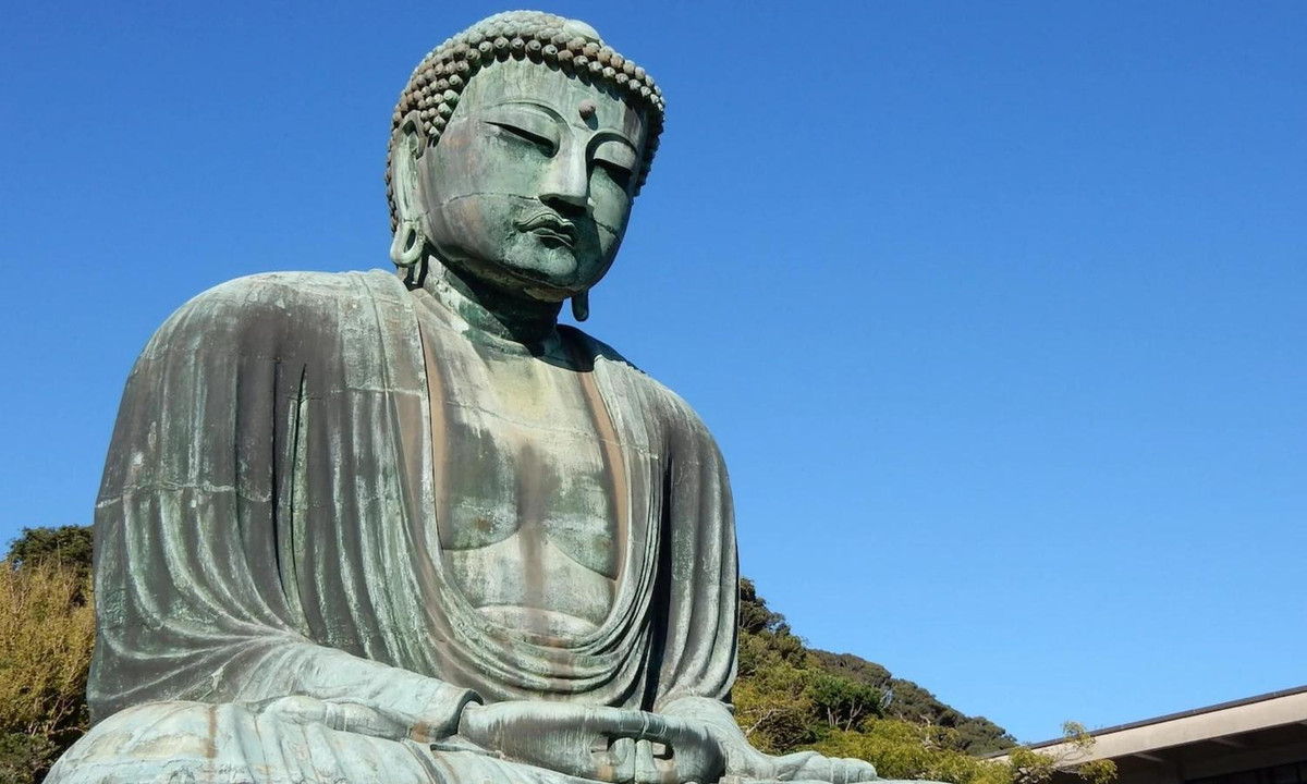 3. Đại Phật Kamakura: Đại Phật được đúc bằng đồng cao hơn 13 m (40 ft) và nặng gần 93 tấn, một trong những tượng Phật nổi tiếng nhất Nhật Bản. Bức tượng có từ năm 1252 và được đồn đúc bởi nhà sư Joko. (Nguồn: Japan - Travel)