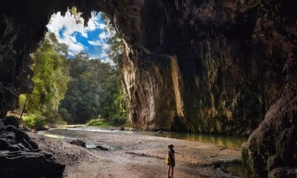 5. Hang Tham Lod, Thailand: một trong những hang động đá vôi kỳ thú ở tỉnh Mae Hong Son. Đây là hang động ấn tượng và dễ tiếp cận nhất của Thái Lan. (Nguồn: bazantravel.com)