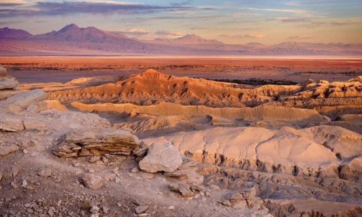 Lượng mưa trung bình của sa mạc Atacama chỉ có thể tính bằng milimet. Những phần của sa mạc như Iquique và Arica nhận được lượng mưa chỉ đạt 3 mm mỗi năm. (Nguồn: VOVTV)