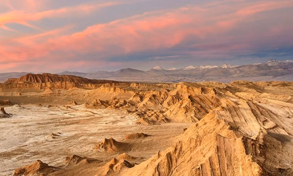 Atacama được biết đến là một trong những sa mạc khắc nghiệt nhất Trái Đất.