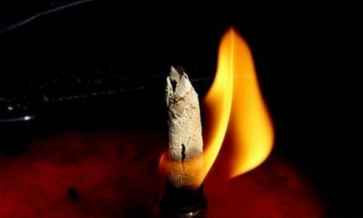 Do trong xương người có chứa một lượng lớn phốt pho lớn nên sau một thời gian chôn cất lâu dài, phốt pho trong xương người sẽ chuyển hóa thành phốt pho có điểm bắt lửa. (Nguồn: Vietnamnet)