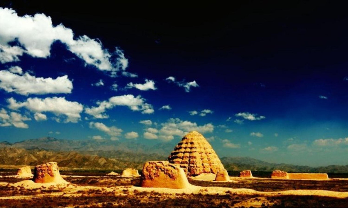 Nhà khảo cổ tin rằng chính kết cấu hình sao Bắc Đẩu của với nhiều lăng mộ xuất hiện dày đặc đã khiến những con chim cảm thấy bức bối, chấn động và không muốn đậu lại. (Nguồn: Beijing Tour)