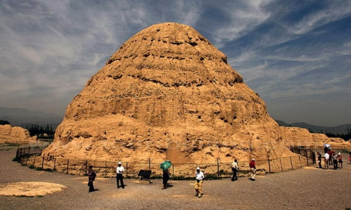 Các nhà khảo cổ học, sử học và thần học đã lần lượt đưa ra ba lời giải thích khác nhau. (Nguồn: internet)