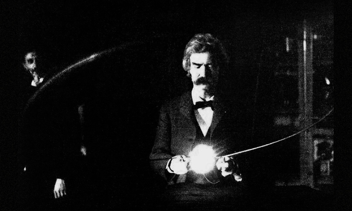 Mark Twain trong phòng thí nghiệm Tesla: Telsa và Twain là những người bạn tốt mặc dù thực tế là nhà văn lớn hơn Tesla 21 tuổi. Có lần, Twain thậm chí còn muốn thử nghiệm dòng điện trẻ hóa của Tesla. Cuộc thí nghiệm đã kết thúc không mấy tốt đẹp và nhà văn cảm thấy bị bệnh sau đó. (Nguồn: Brightside)
