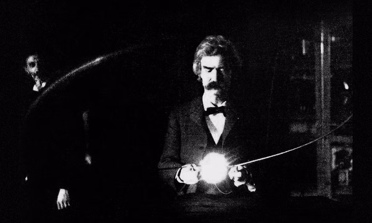 Mark Twain trong phòng thí nghiệm Tesla: Telsa và Twain là những người bạn tốt mặc dù thực tế là nhà văn lớn hơn Tesla 21 tuổi. Có lần, Twain thậm chí còn muốn thử nghiệm dòng điện trẻ hóa của Tesla. Cuộc thí nghiệm đã kết thúc không mấy tốt đẹp và nhà văn cảm thấy bị bệnh sau đó. (Nguồn: Brightside)