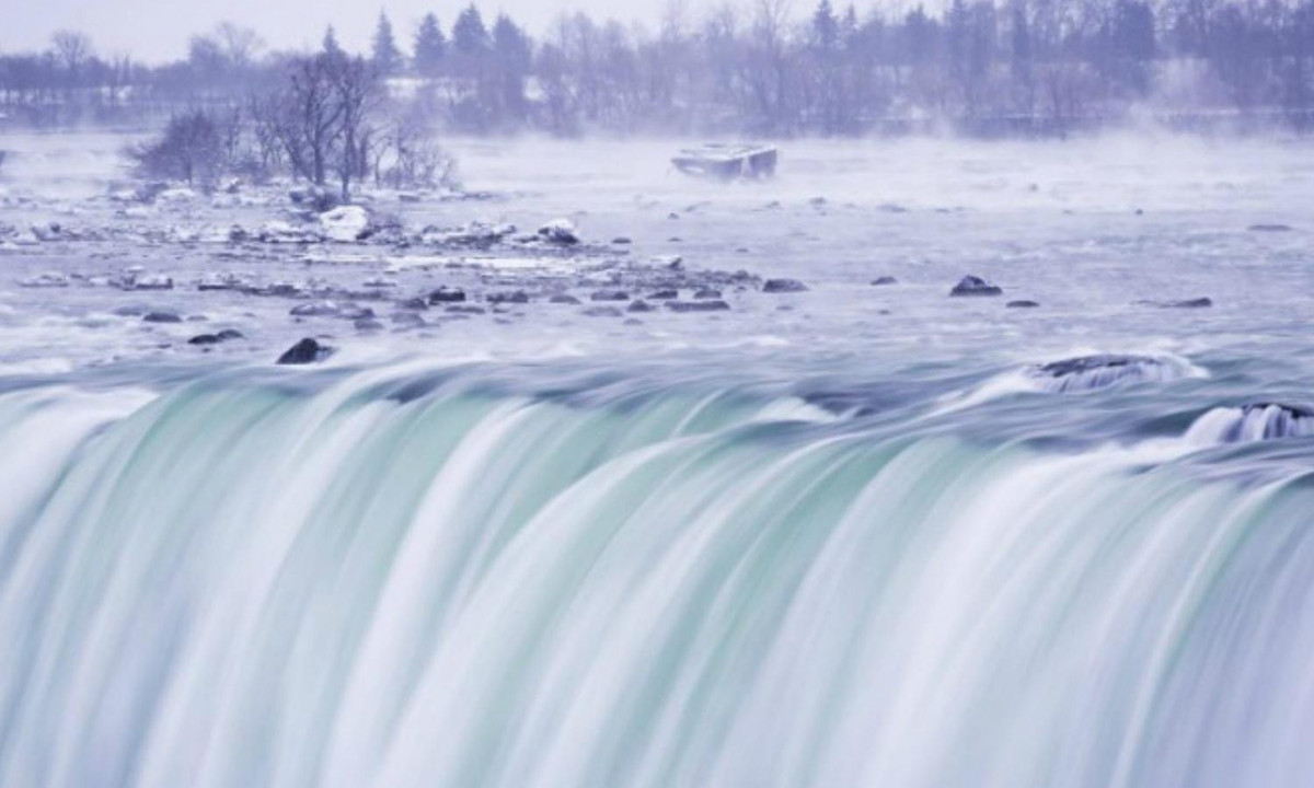 4. Thác Niagara đang bị xói mòn, tương lai sẽ biến mất: người ta ước tính rằng, trong 50.000 năm tới, thác Niagara sẽ không còn chảy như bây giờ. (Nguồn: VnExpress )