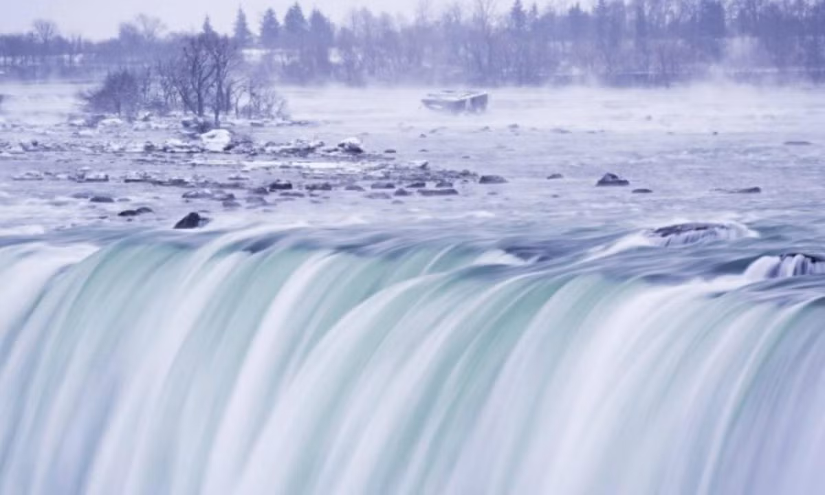 4. Thác Niagara đang bị xói mòn, tương lai sẽ biến mất: người ta ước tính rằng, trong 50.000 năm tới, thác Niagara sẽ không còn chảy như bây giờ. (Nguồn: VnExpress )