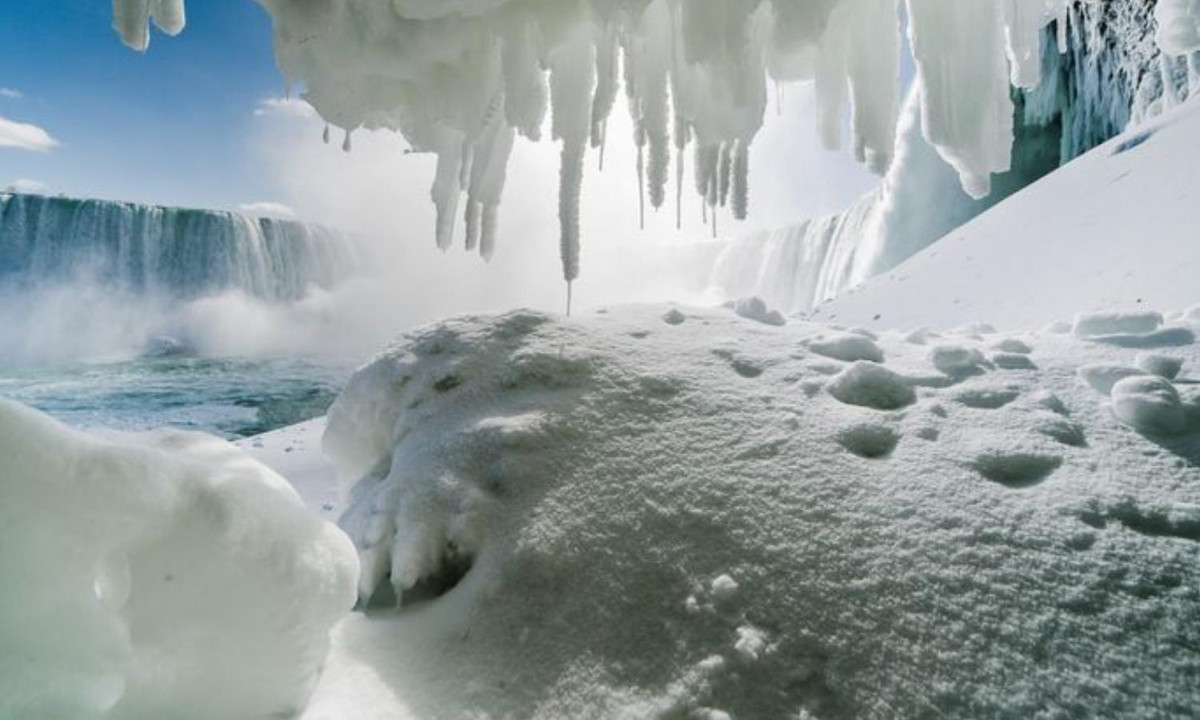 3. Từng có người sống sót khi mạo hiểm rơi xuống từ đỉnh thác: Annie Edison Taylor đã “dám” đi xuống thác nước trong một cái thùng. (Nguồn: 24H)