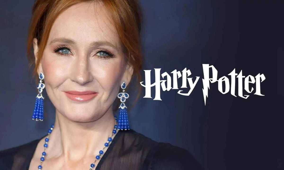 2. J.K Rowling - 1 tỷ đôla Mỹ: tiểu thuyết gia này là tác giả bộ truyện Harry Potter từng đoạt nhiều giải thưởng và bán được hơn 500 triệu bản (đây cũng là bộ truyện bán chạy nhất trong lịch sử). (Nguồn: pdvg.it)