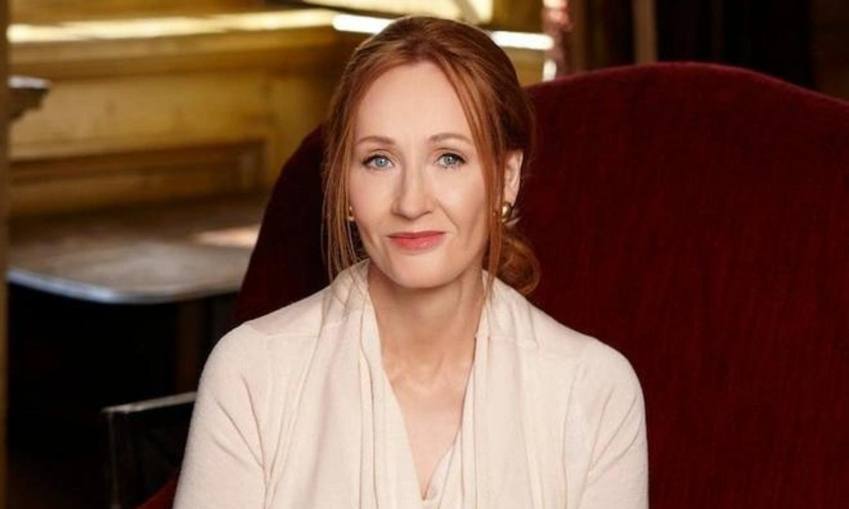 Tính đến tháng 9/2022, giá trị tài sản ròng của J.K Rowling ước tính là 1 tỷ đôla, đứng vị trí thứ 2 trong danh sách những tác giả giàu nhất thế giới. (Nguồn: india.com)