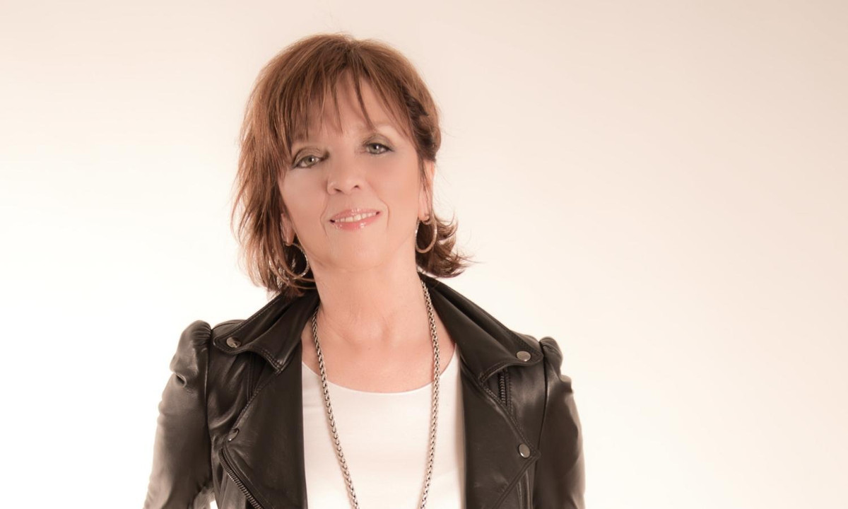 Tính đến tháng 9/2022, giá trị tài sản ròng của Nora Roberts là khoảng 390 triệu đô la, đưa cô trở thành tác giả giàu thứ 5 trên thế giới. (Nguồn: npr.org)