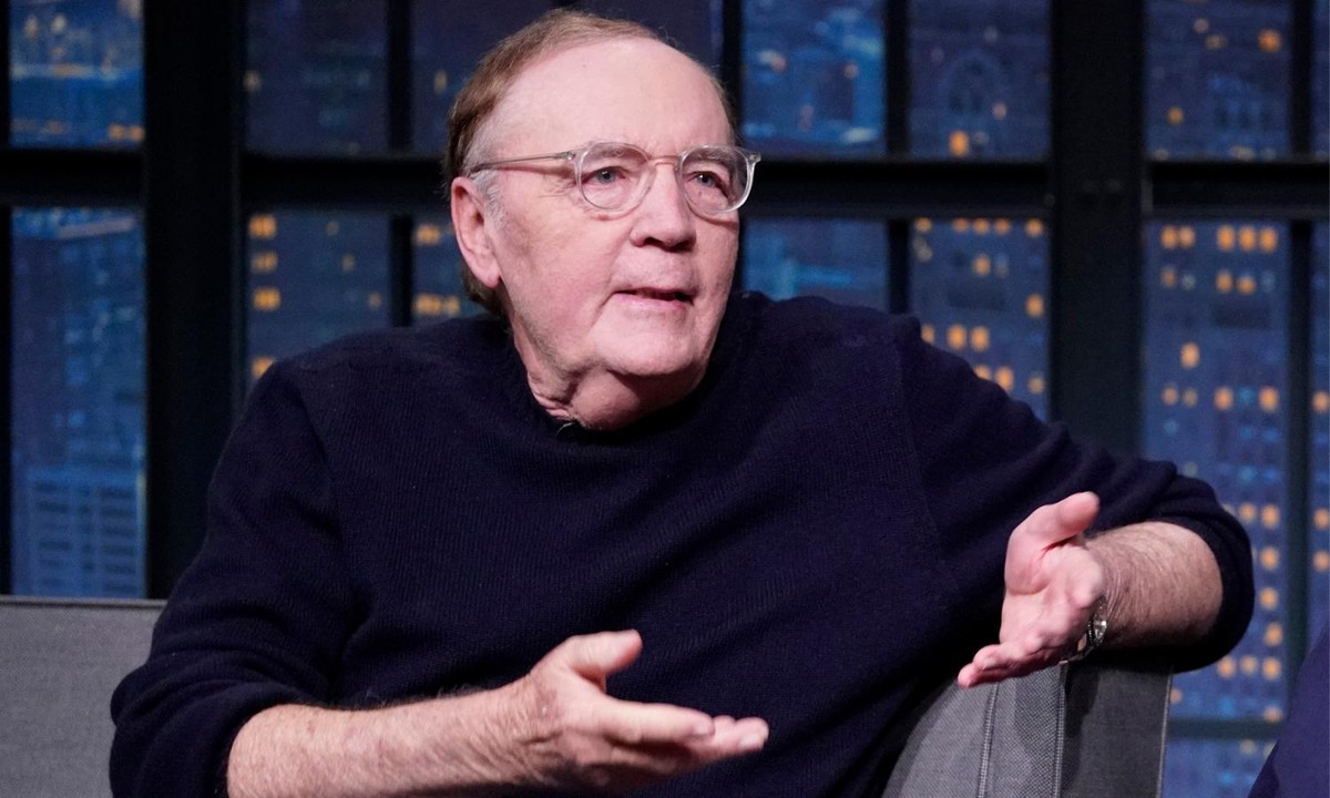 3. James Patterson - 560 triệu đôla Mỹ: là một tác giả người Mỹ. Sách của James Patterson đã bán được hơn 400 triệu bản trên toàn thế giới. Ông là người đầu tiên bán được 1 triệu bản sách điện tử. (Nguồn: nbcnews.com).