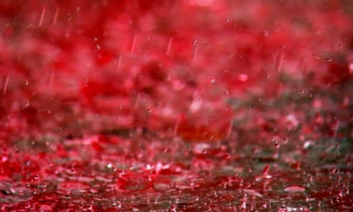 Cơn mưa máu đầu tiên ghi nhận xuất hiện từ thời La Mã cổ đại. Tiếp theo đó, một cơn mưa máu được ghi nhận vào năm 1841 ở bang Tennessee (Hoa Kỳ). Và gần đây nhất, vào năm 2006, một cơn mưa máu cũng đã trút xuống vùng Kerela (Ấn Độ). (Nguồn: Eva) 