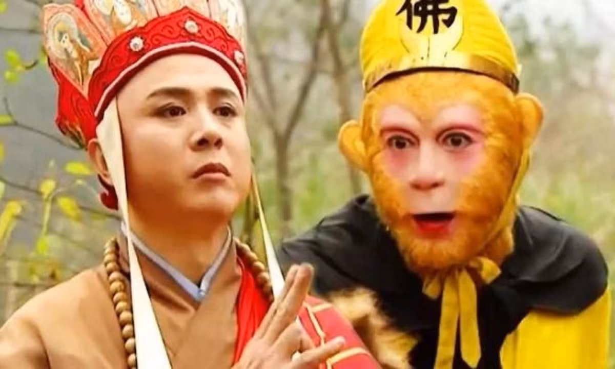 Để giúp chế ngự Tôn Ngộ Không, Quan Âm Bồ Tát đã chỉ cho Đường Tăng cách niệm chú vòng kim cô. Ảnh: Sống đẹp.