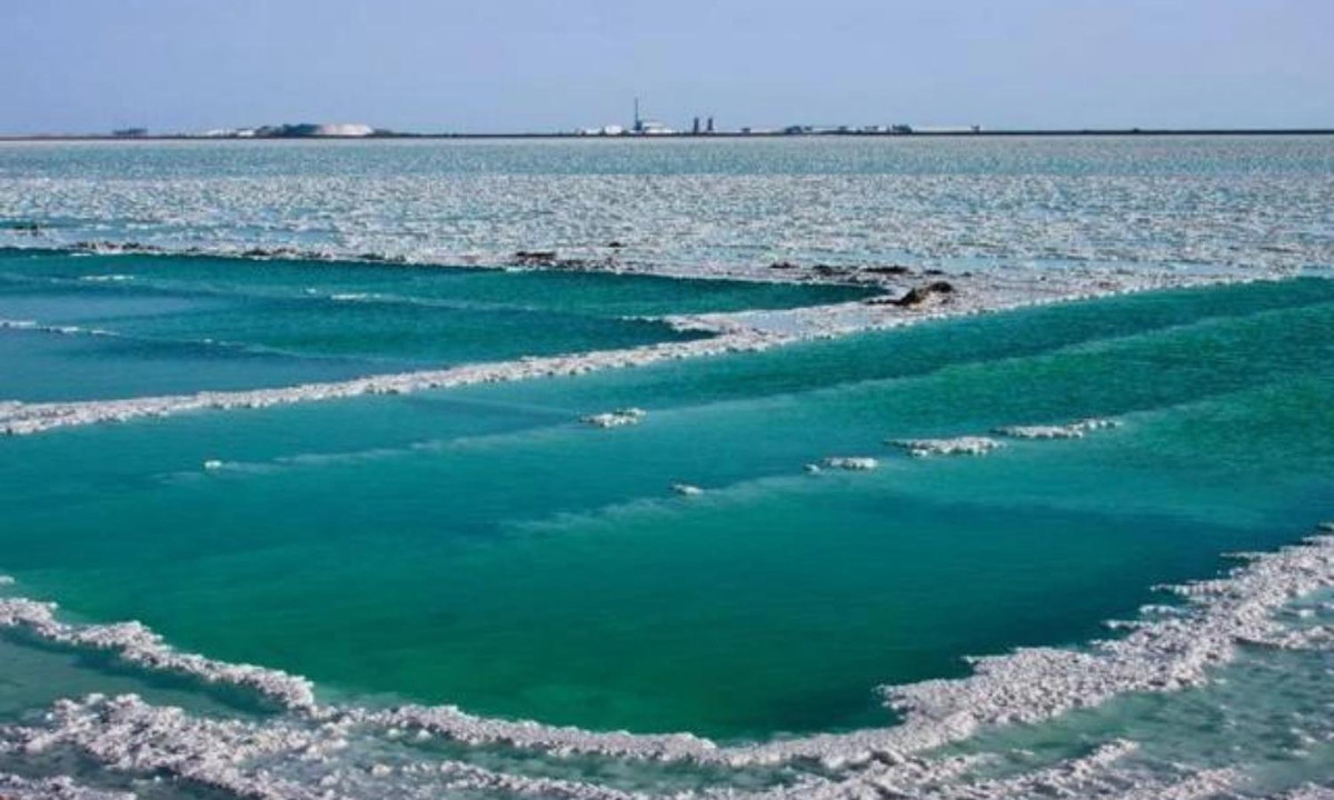 Lop Nur trở thành hồ muối vô tận, theo Hạ Xuyên Thành, trữ lượng kali ở Lop Nur đủ để khai thác trong khoảng 30 năm. Vậy tương lai nào sẽ đến với Lop Nur, sau khi Lâu Lan cổ đại lụi tàn và văn hóa Tiểu Hà đã biến mất?