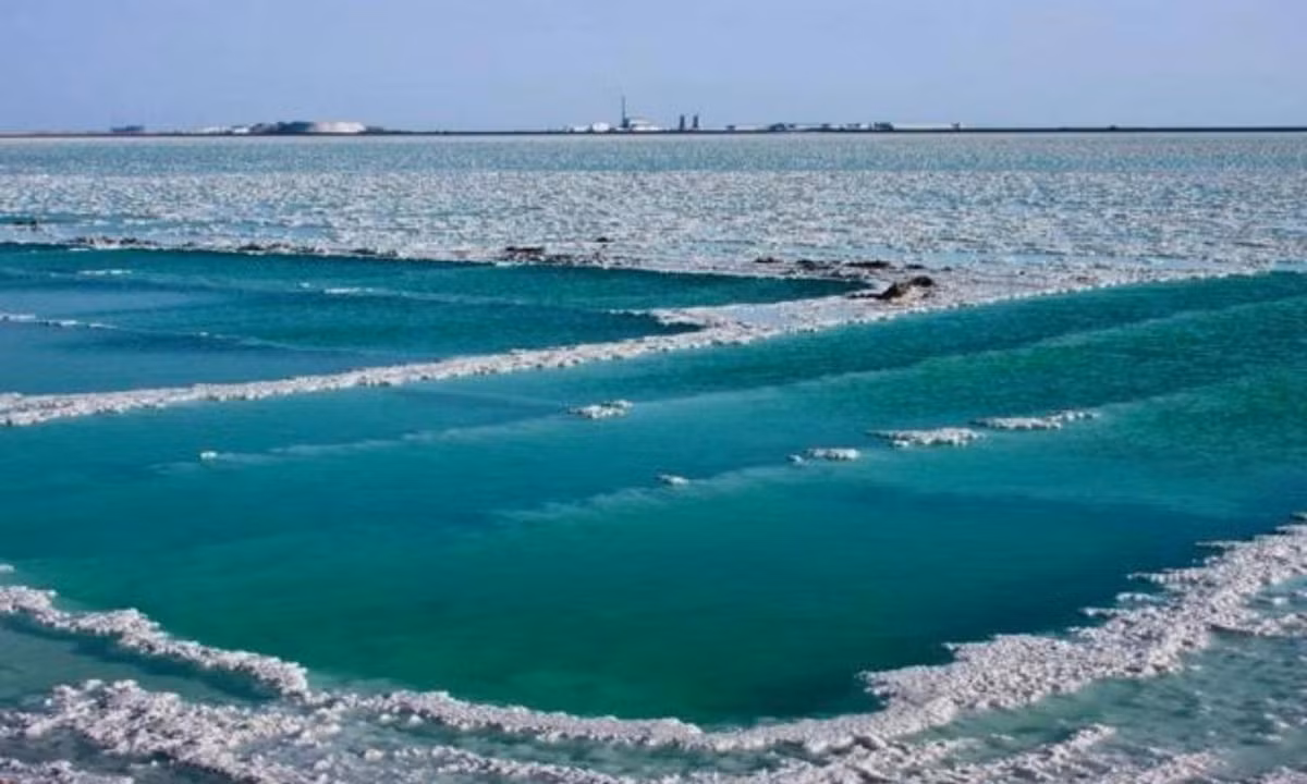 Lop Nur trở thành hồ muối vô tận, theo Hạ Xuyên Thành, trữ lượng kali ở Lop Nur đủ để khai thác trong khoảng 30 năm. Vậy tương lai nào sẽ đến với Lop Nur, sau khi Lâu Lan cổ đại lụi tàn và văn hóa Tiểu Hà đã biến mất?