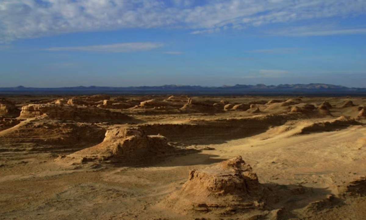Có thể, Lop Nur sẽ dần bộc lộ các bí mật, tuy nhiên sự bí ẩn của vùng đất thiêng này sẽ còn mãi. Liệu rằng, vùng đất "hình cái tai" này có "dịch chuyển" và lộ ra điều gì bất ngờ không? (Nguồn: Silk Road China) 