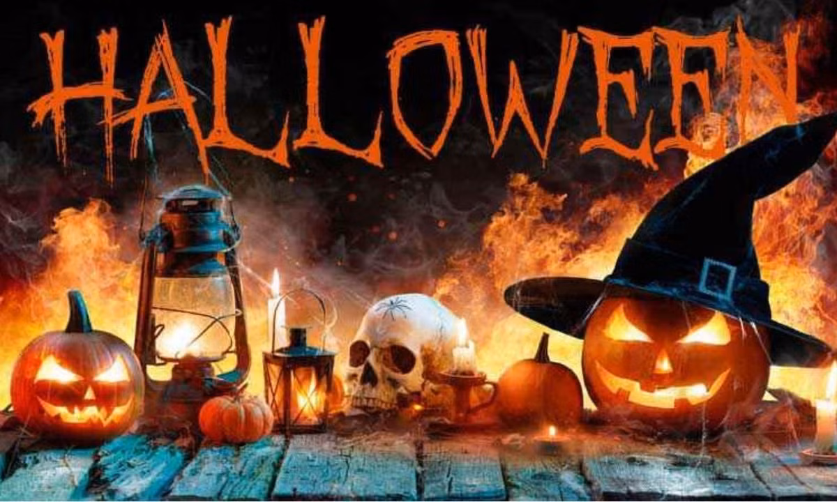 1.Nguồn gốc tên gọi Halloween: có tên gốc là All Hallows'Eve, có nghĩa là đêm trước Ngày lễ các thánh. "Hallow" là một từ tiếng Anh cổ có nghĩa là "thánh". Tên ngày lễ sau đó được cắt thành Hallowe'en và cuối cùng là Halloween như chúng ta biết ngày nay. (Nguồn: Riverside Palace)