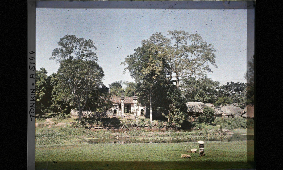 Ngôi chùa ở Cầu Giấy. (Nguồn: Léon Busy)