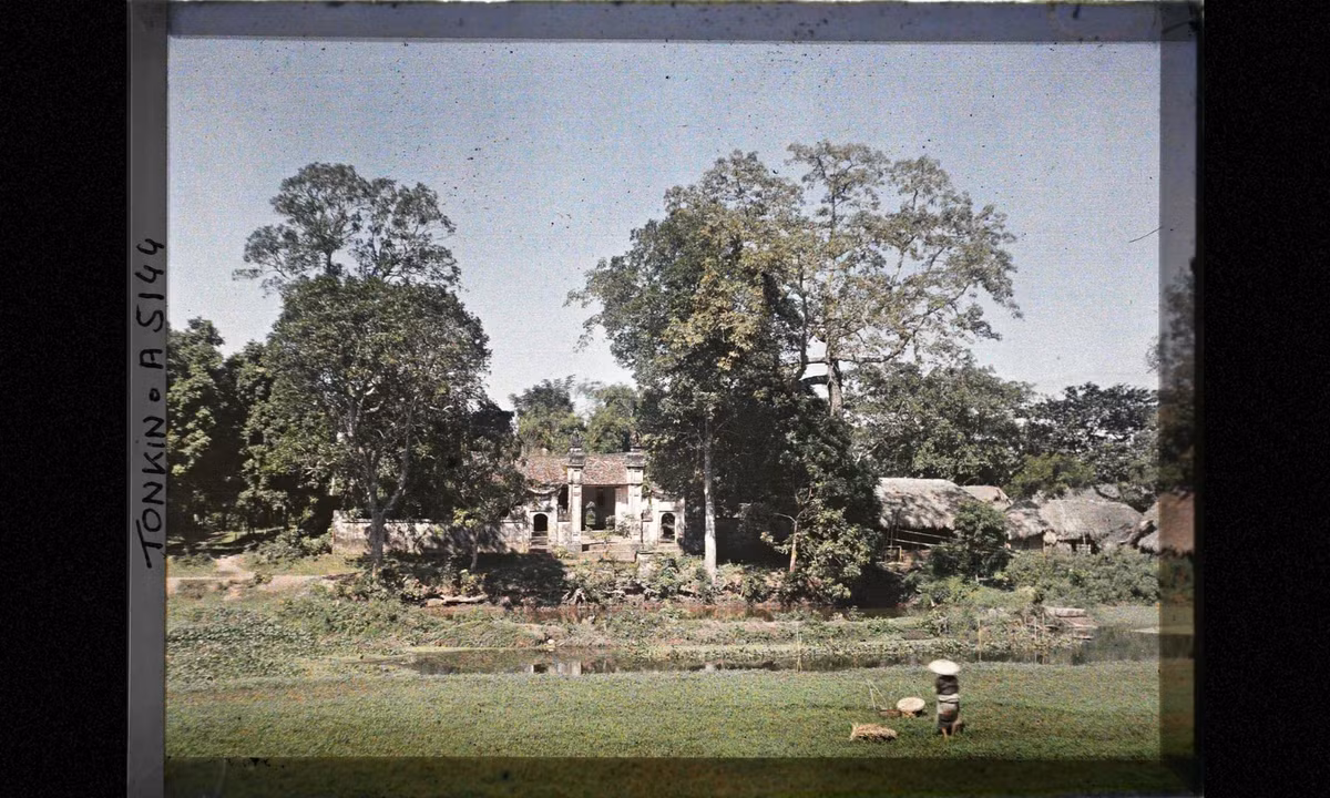 Ngôi chùa ở Cầu Giấy. (Nguồn: Léon Busy)