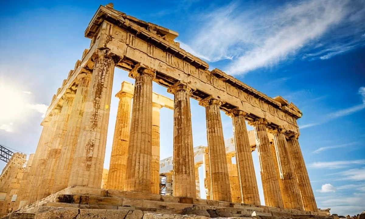 1. Đền Parthenon: được xây dựng từ thế kỷ thứ V trước công nguyên và là đại diện tiêu biểu cho sự kết thúc của Hy Lạp cổ đại cũng như nền dân chủ Athena. (Nguồn: Meci Tour)
