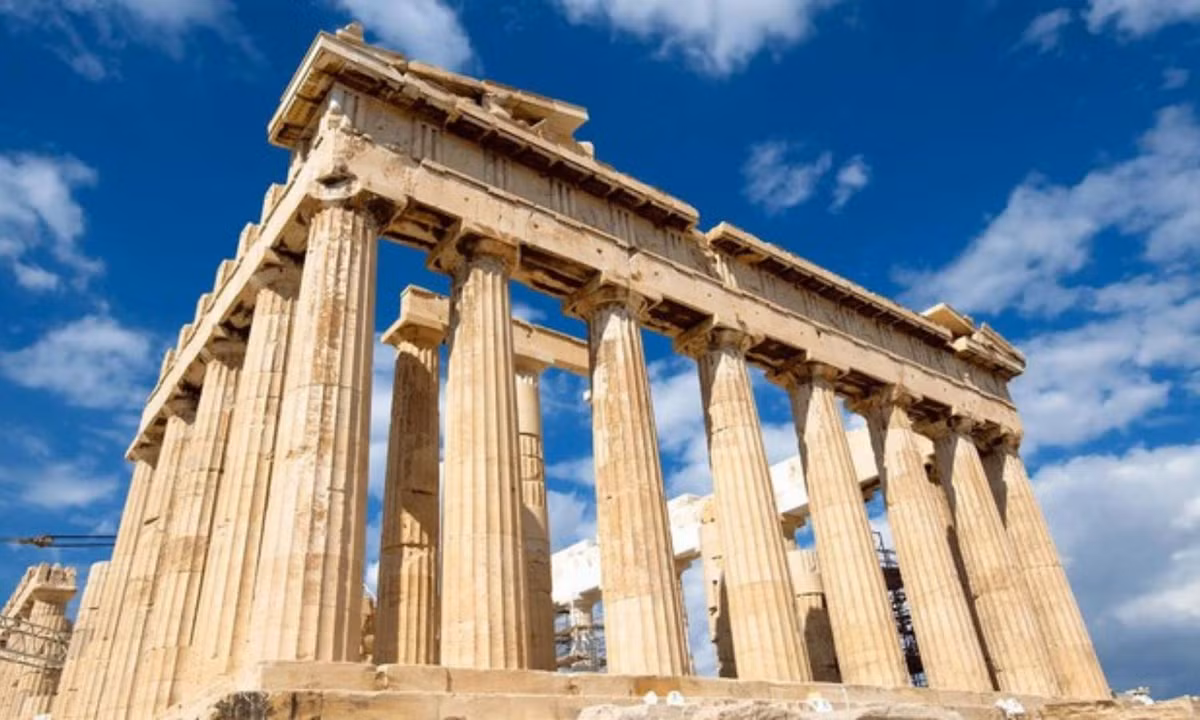 3. Đền thờ thần Zeus: nơi đây được xây dựng để thờ tụng thần Zeus – vị thần tối cao trong thần thoại Hy Lạp. (Nguồn: Dế Việt)