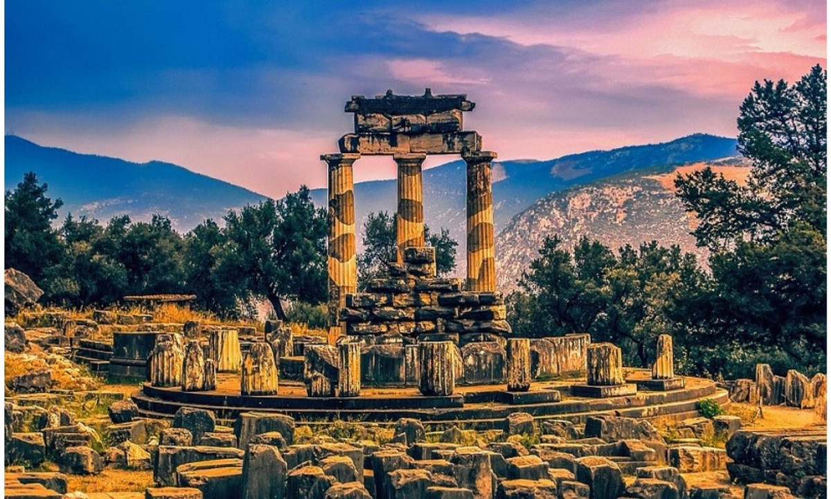 Lúc mới xây dựng, đền thờ có 21 cột xếp trên những phiến đá tỉ mỉ. Trải qua nhiều thăng trầm, những tưởng như công trình đã bị phá hủy hoàn toàn nhưng vẫn lưu lại được một vài vết tích hoang tàn. (Nguồn: Du lịch Hoàn Mỹ)