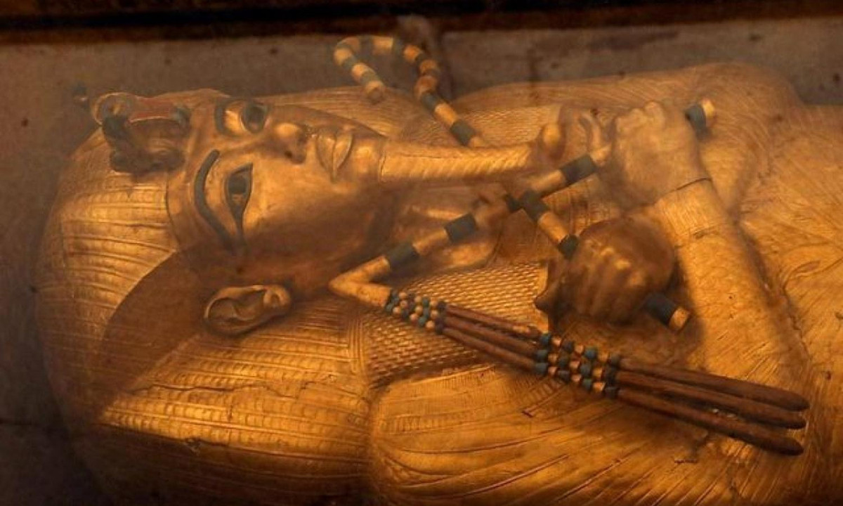 Trong cơn mê sảng, họ thường gọi tên Tutakhamon và nhiều người trong số đó cũng xuất hiện những vết đỏ tương tự. Ảnh: internet.