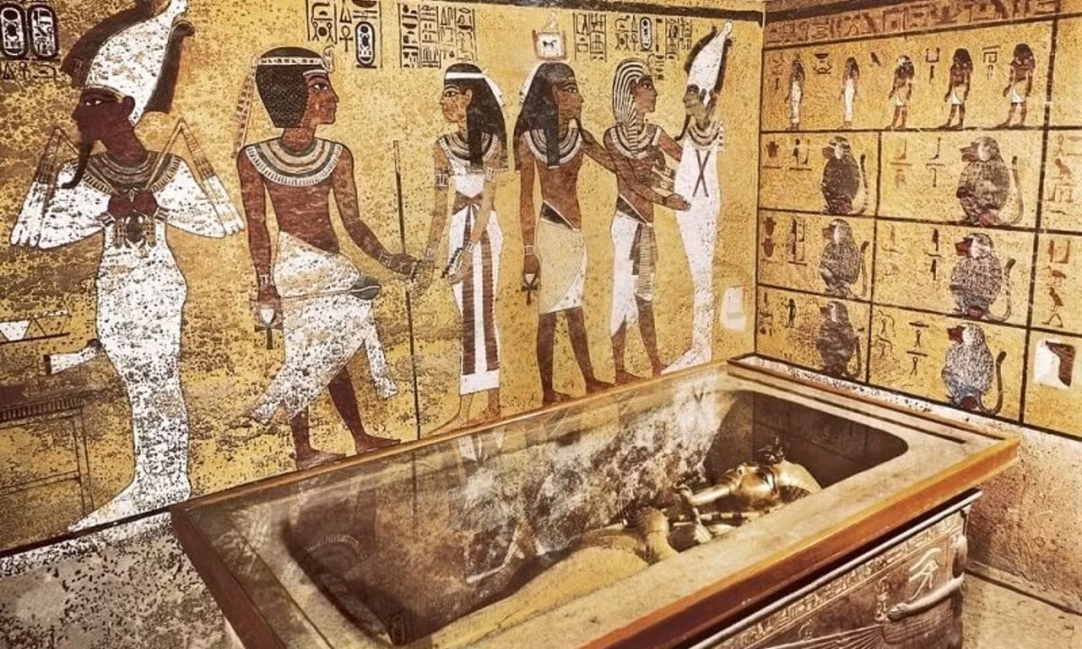 Kỳ lạ nhất là những xác ướp trong kim tự tháp. Sách sử chép rằng cách đây hơn nửa thế kỷ, một huân tước người Anh và đoàn các nhà bác học chuyên về khảo cổ hoàng gia đã tìm thấy xác ướp của Pharaon Tutakhamon. Ảnh: yan.vn.