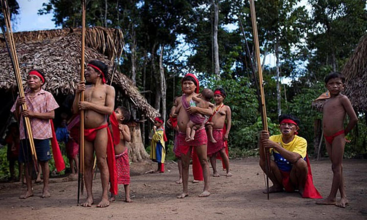 Tộc người sống sâu trong rừng rậm Amazon này có tục lệ rợn người là ăn tro cốt của người chết. Sau khi hoả táng như một cách để tỏ lòng thương xót. (Nguồn: vtc.vn)