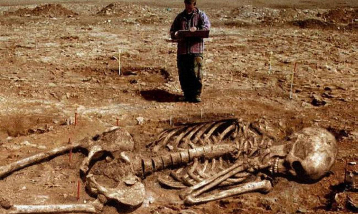 4. Báo cáo chi tiết về hóa thạch người khổng lồ: tất nhiều các báo cáo hơn 100 năm qua cho thấy rằng, những bộ xương to lớn của người khổng lồ đã thực sự được tìm thấy.