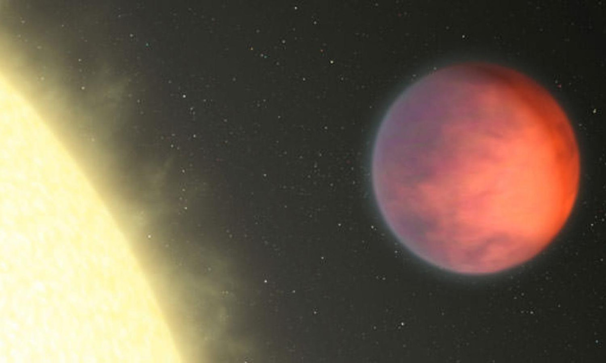 5. Upsilon Andromeda b: Thế giới của lửa và băng. Hành tinh này quay quanh một ngôi sao giống mặt trời. Bán cầu ban ngày của hành tinh có nhiệt độ lên tới 1.600 độ C. Còn ban đêm, nhiệt độ thấp ở mức -20 độ C. Đây là sự chênh lệch nhiệt độ có một không hai trong vũ trụ. (Nguồn: www.universetoday.com). 