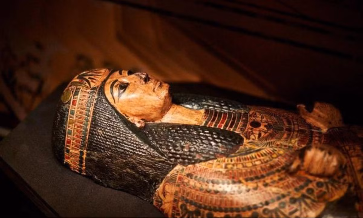 Ướp xác là một cách để giữ cho xác chết sống động như thật, sẵn sàng cho hình thức lý tưởng hóa cuộc sống hàng ngày. Rõ ràng là người Ai Cập bị ám ảnh bởi cuộc sống, không phải là cái chết.