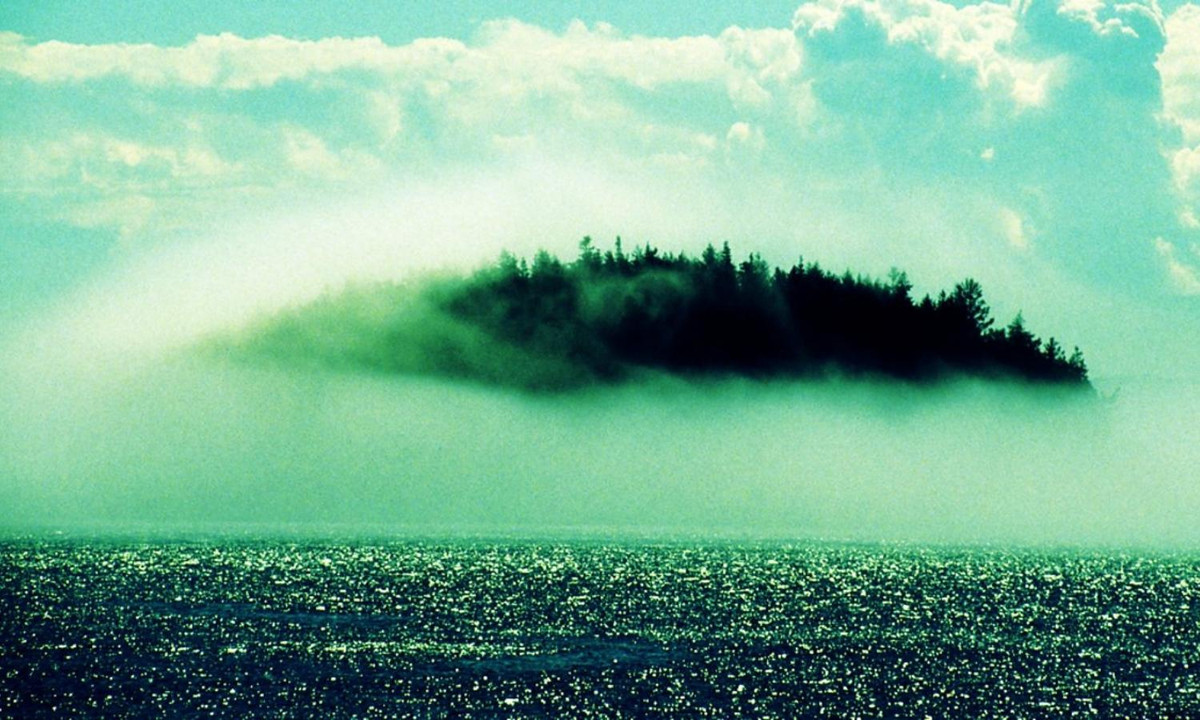 7. Hòn đảo ma bí ẩn: Hy-Brasil là hòn đảo bí ẩn xuất hiện trên bản đồ từ năm 1325 đến những năm 1800. Theo truyền thuyết, đảo luôn bị sương mù bao phủ quanh năm, trừ một ngày duy nhất cứ 7 năm một lần. Và ngay cả khi nó hiện hữu, người ta cũng khó lòng phát hiện được nó. Nguồn: Dân trí.