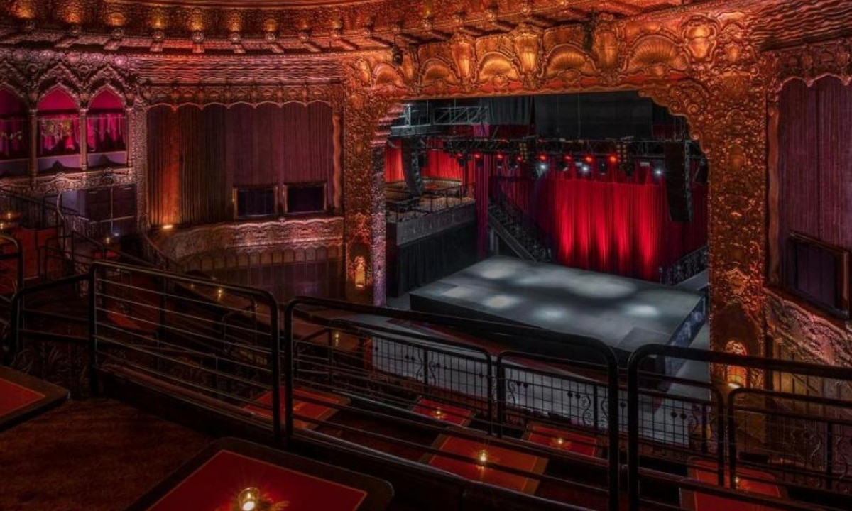 Có những phụ nữ đến rạp nói rằng nhiều khi họ không thể ngồi yên được vì như có ai đó trêu chọc sau lưng, người ta cho rằng đó chính là hồn ma nghịch ngợm của nhà sản xuất Belasco vì sinh thời, ông thường xuyên xuất hiện bên các quý bà, quý cô để trêu chọc họ. (Nguồn: Unique Venus) 