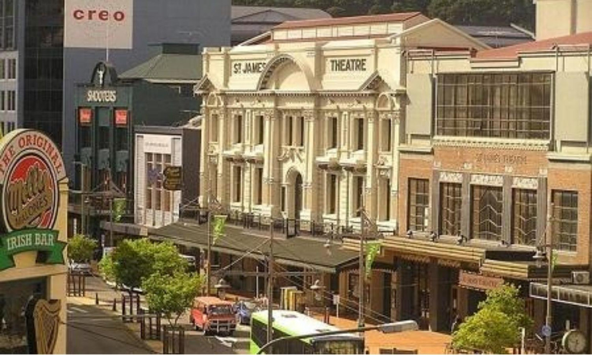 3. Nhà hát St. James, thành phố Wellington, New Zealand: từng có một diễn viên xiếc nhào lộn người Nga tên là “Yuri” gặp tai nạn khi đang biểu diễn. Cô đã qua đời ngay trong nhà hát mà nguyên nhân được cho là bởi các bóng đèn khi đó chớp tắt một cách kỳ lạ. (Nguồn: Dân trí)