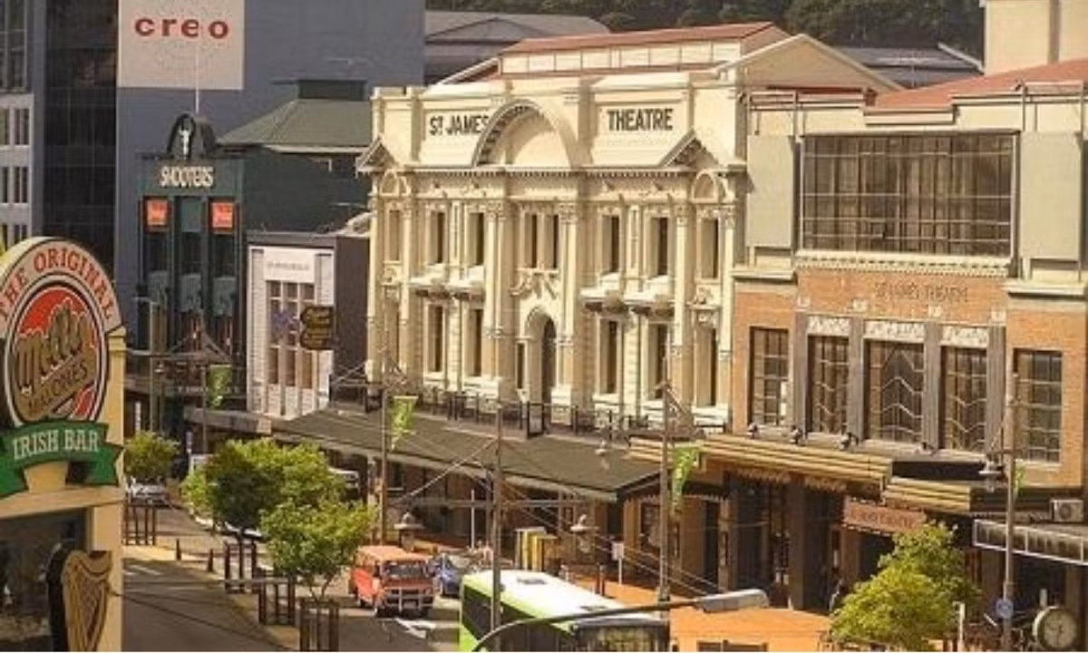 3. Nhà hát St. James, thành phố Wellington, New Zealand: từng có một diễn viên xiếc nhào lộn người Nga tên là “Yuri” gặp tai nạn khi đang biểu diễn. Cô đã qua đời ngay trong nhà hát mà nguyên nhân được cho là bởi các bóng đèn khi đó chớp tắt một cách kỳ lạ. (Nguồn: Dân trí)