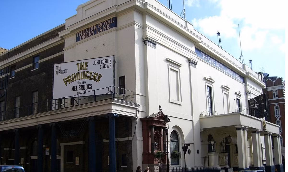 4. Nhà hát Royal Drury Lane, thành phố London, Anh: một trong những con ma nổi tiếng nhất ở thành phố London chính là “người đàn ông áo xám” thường xuất hiện tại nhà hát Royal Drury Lane. (Nguồn: wikimedia.org)